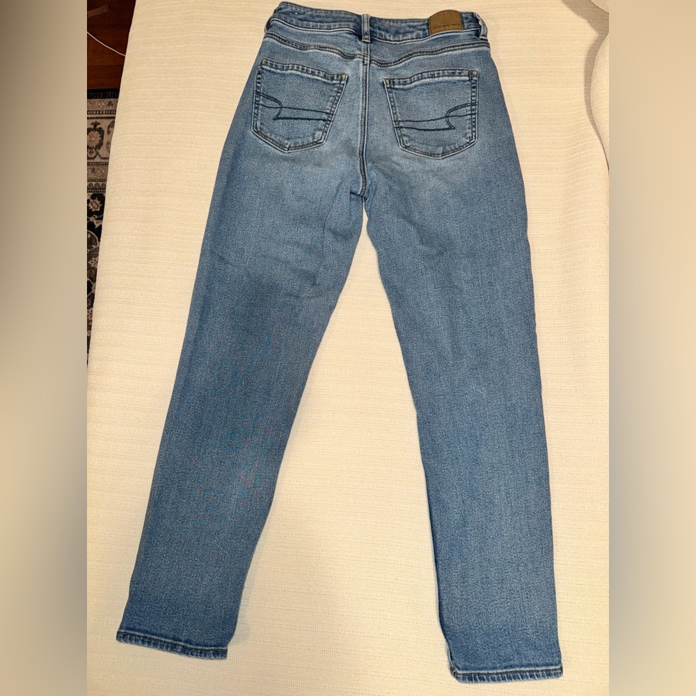 American Eagle Outfitters Mom Jeans | 2 - Picture 2 of 4